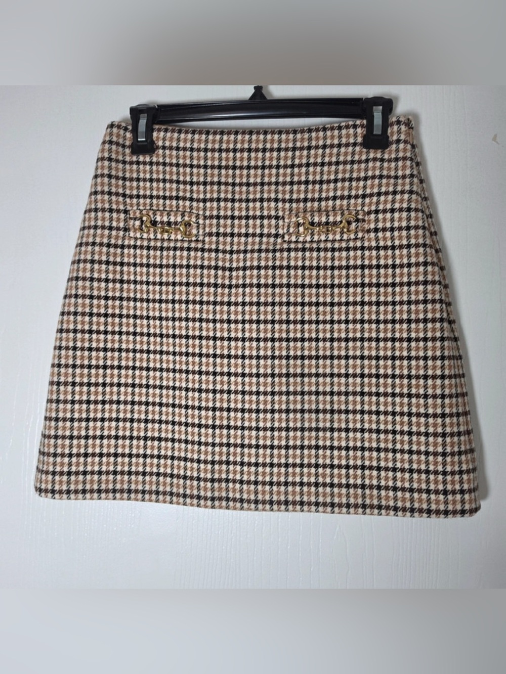 LOFT size 2P. Plaid Mini Skirt in Beige, Black and Cream with Gold Chain Detail